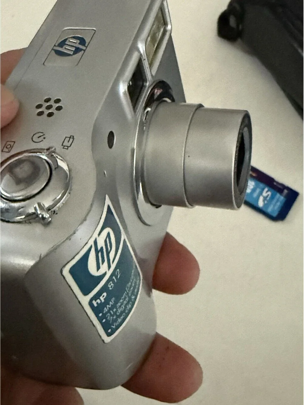HP PhotoSmart 812, 4.0 MP Compact Digital Camera W/case, 1gb Memory Card , Works